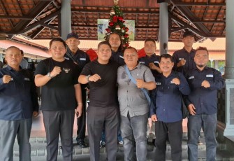 Karutan Kelas I Medan Alanta Imanuel Ketaren Poto Bersama Media Kanwil Kemenkumham Sumut.