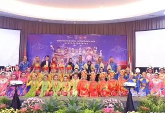 Bakesbangpol Kota Depok menggelar Lomba Tari Kreasi Daerah yang digelar di Ballroom Lantai 4 Mall Pesona Square, Selasa, (17/12/24).