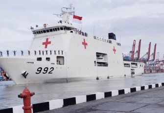 KRI dr. Radjiman Wedyodiningrat-992 mengemban misi kemanusiaan mengirimkan bantuan untuk korban konflik Gaza dari seluruh lapisan masyarakat Indonesia.