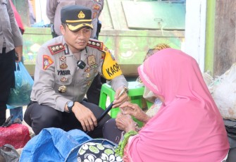 Kapolres Tapanuli Selatan (Tapsel), AKBP Yasir Ahmadi, SIK, MH, membangun komunikasi dan memperlakukan masyarakat, termasuk pedagang, bak orangtua sendiri