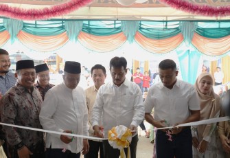 Kepala BP Batam, Muhammad Rudi, meresmikan Rumah Makan Tsania Seafood, di Komplek Ruko Sinar Penuin Lubuk Baja, Senin (22/1/2024)