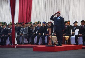 Menteri Pertahanan RI Prabowo Subianto Pimpin Upacara Parade Senja di Kemhan
