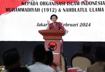 Ibu Megawati saat memberikan sambutan pada acara Isra Mikraj yang dirangkaikan dengan tasyakuran atas diraihnya Zayed Award 2024 oleh PBNU dan PP Muhammadiyah. Acara ini diselenggarakan di Masjid At-Taufiq, Lenteng Agung, Jakarta Selatan, Minggu (11/2).