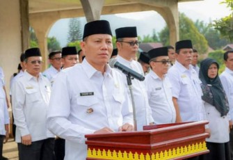 Bupati Pasaman saat Pimpin Apel Pagi di Halaman Kantor Camat Tigo Nagari