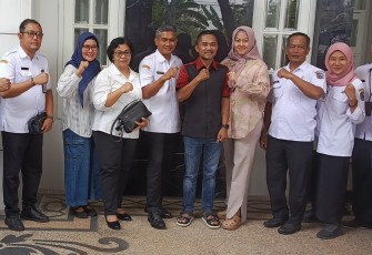 Anjangsana rombongan Pj Bupati Karanganyar ke rumah pribadi Wakil Bupati Karanganyar periode 2008 - 2013, Paryono, di Ringin Asri, Bejen, Karanganyar, Jumat (31/10/2024)