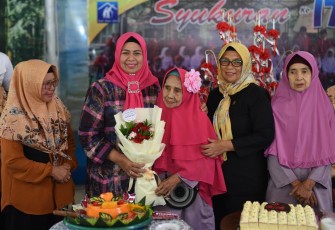 Ketua TP-PKK Kepri Hj. Dewi Kumalasari Ansar saat Hadiri Syukuran 17 Tahun Berdirinya Rumah Bahagia Bintan