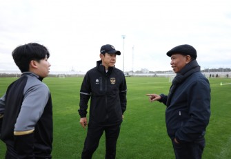 Wakil Ketua Umum PSSI Zainudin Amali saat memberikan motivasi kepada para penggawa Garuda jelang melawan Jepang, Rabu (24/1).