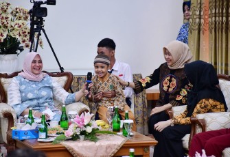 Ahli Waris Awak Pesud Bonanza T-2503 Terima Santunan dari Ketum IKKT PWA 