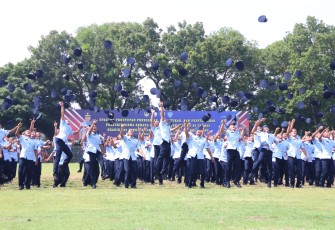 Tangis Haru Pecah di Lapangan Dirgantara Lanud Adi Soemarmo Usai Pelantikan Prasis Semata PK TNI AU Angkatan ke-86 