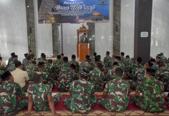 Prajurit Brigif 2 Marinir Peringati Isra Miraj Nabi Muhammad SAW 1445 H