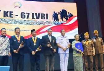 Gubernur Ansar Terima Anugerah Bintang Legiun Veteran RI dari DPP LVRI