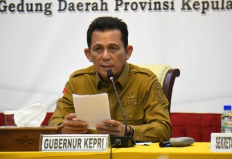 Gubernur Kepulauan Riau Ansar Ahmad saat Pimpin Rapat Forkopimda Bahas Persiapan Pemilu 14 Februari 