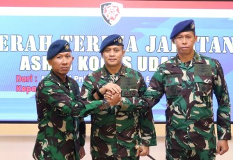 Serah terima jabatan Asisten Perencanaan (Asren) Koopsud I yang dipimpin langsung oleh Panglima Koops Udara I Marsekal Muda TNI Mohammad Nurdin berlangsung di ruang Lobi Makoopsud I, Jumat (5 Januari 2024)