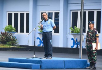 Wakil Komandan (Wadan) Koharmatau Marsekal Pertama TNI Talawide, S.T., memimpin pelaksanaan apel pagi berlangsung di lapangan Upacara Koharmatau, Bandung, , Selasa (9/01/2024)