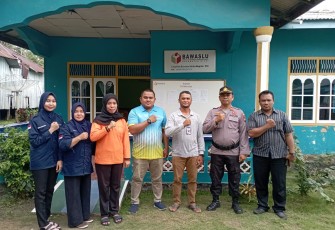 Polsek jajaran membangun sinergitas dengan penyelenggara Pemilu. Kapolsek Midai Iptu Ronald Tampubolon bersama dengan beberapa anggota Polsek Midai, melakukan kunjungan ke kantor Panitia Pengawas Pemilu Kecamatan (Panwascam) Midai