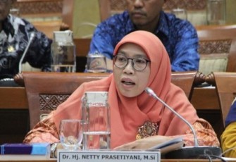 Anggota Komisi IX DPR RI Netty Prasetiyani Aher meminta pihak berwajib agar mengusut tuntas kasus keracunan 40 Anggota KPPS di Cilacap, Jawa Tengah, saat mengikuti bimtek KPPS.