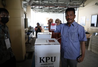 Kepala BP Batam Gunakan Hak Pilih di TPS 017 Rosedale
