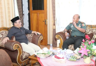 Komandan Kodim 0806/Trenggalek, Letkol Czi Yudo Aji Susanto, S.Sos., M.A., Kodim 0806/Trenggalek, Letkol Czi Yudo Aji Susanto, S.Sos., M.A., meneruskan perjalanan kunjungan kerja yang signifikan ke jajaran Forkpimda Trenggalek dengan mengunjungi DPRD Trenggalek