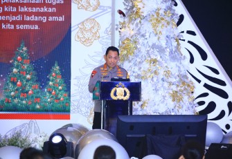 Kapolri Jenderal Listyo Sigit Prabowo berpesan kepada para tokoh lintas agama untuk turut menjadi pendingin suhu politik atau cooling system menjelang Pemilu 2024. Hal itu diungkapkan Sigit dalam Perayaan Natal Mabes Polri Tahun 2023 di Auditorium PTIK, jakarta, Kamis (11/1/2024)