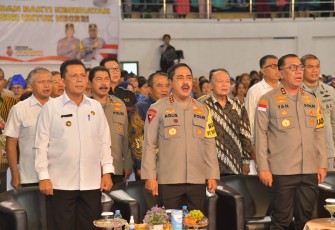 Wakapolri Didampingi Gubernur Beserta Forkopimda Kepri saat Hadiri Bakti Polri Presisi Untuk Negeri di Batam