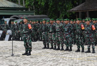 Kodim 1002/Hulu Sungai Tengah melaksanakan Apel Gelar Pengamanan Pemilu 2024 Bersama Panglima TNI Secara Vicon bertempai dilapangan apel Makodim setempat, Kamis (01/02/24)