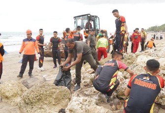 Kasdam IX/Udayana saat Hadiri Gerakan Bersih Sampah dan Olahraga Bersama di Sepanjang Pantai Kuta