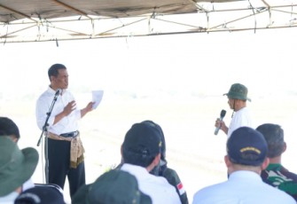 Mentan RI Andi Amran Sulaiman berdialog dengan petani di Bandung 