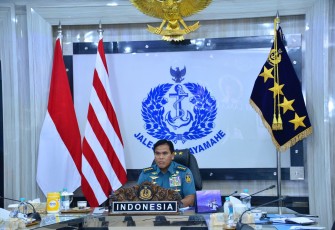 Kepala Staf Angkatan Laut (Kasal) Laksamana TNI Dr. Muhammad Ali mengikuti kegiatan Multilateral Maritime Virtual Key Leadership Engagement yang mengambil tema tentang Enhancing Collaborative Response for Humanitarian and Disaster Relief in the Indo-Pacific melalui video conference (vicon) di Mabesal Cilangkap, Jakarta Timur, Kamis (25/1)