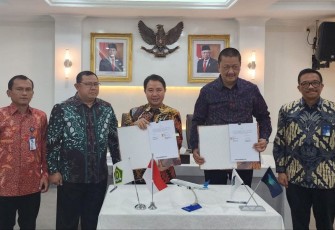 Penandatanganan Perjanjian Kerja Sama atau Memorandum of Understanding (MoU) tentang Pengangkutan Udara Jemaah Haji Reguler tahun 1445 H/2024 M dengan maskapai penerbangan Garuda Indonesia.