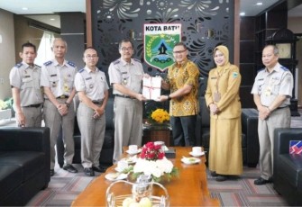 Pemerintah Kota Batu saat Terima 40 Sertifikat Tanah Jalan
