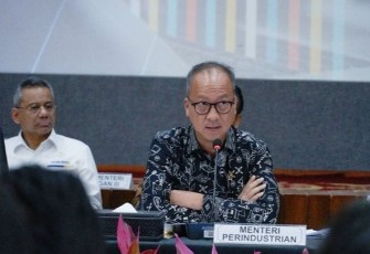Menteri Perindustrian Agus Gumiwang Kartasasmita
