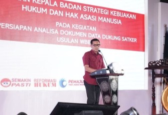 Kepala Badan Strategis Kebijakan (BSK) Kemenkumham, Y. Ambeg Paramarta, saat menyampaikan reformasi birokrasi searah dengan tiga arahan yang pernah disampaikan Presiden Republik indonesia, kegiatan berlangsung di Hotel Arya Duta, Bandung.