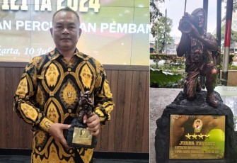 Eris, Wartawan Klikwarta.com saat menerima penghargaan di gedung lantai 2, Markas Besar TNI Angkatan Darat, Jalan Veteran Jakarta Pusat, Rabu (10/07/2024).
