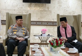 Imam Besar Masjid Istiqlal KH Nasaruddin Umar saat ditemui Wakaops NCS Polri Brigjen Pol Yuyun Yudhantara di Perkantoran Masjid Istiqlal, Jumat (1/3/2024).