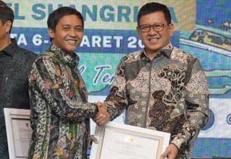 Kementerian ATR/BPN Berikan Penghargaan kepada Pegawai Terbaik yang telah Purnatugas