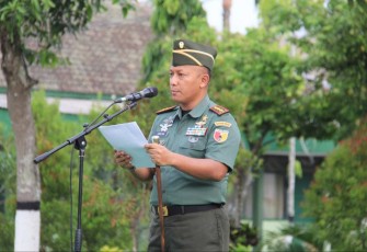 Dandim 0806/Trenggalek, Letkol Czi Yudo Aji Susanto, S.Sos., M.A., dalam upacara bendera tujuh belasan, Rabu (17/1/2024).