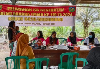 Penyuluhan Keluarga Berencana (KB) Kes bersama masyarakat Desa Lubuk Talang