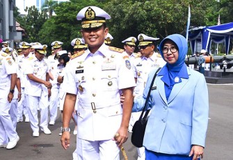Pangkolinlamil saat Hadiri Upacara Sertijab Pangkoarmada RI