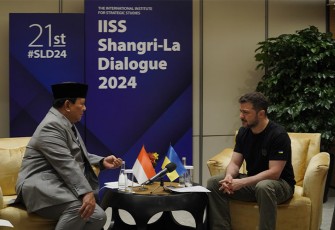 Menhan Prabowo saat Bertemu Presiden Ukraina H.E. Volodymyr Zelenskyy, di Singapura, Sabtu (1/6/2024).