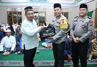 Wakapolda Sumut, Brigjen Pol Rony Samtana, saat melaksanakan subuh keliling 