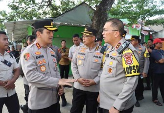 Kapolda Banten saat Cek Lokasi TPS yang Rawan Terkena Dampak Banjir di Wilayah Kecamatan Pasar Kemis