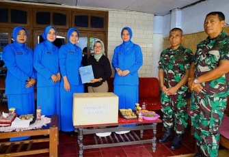 Puspenerbal saat Santuni Warakauri dalam Program Jumat Berkah, Jumat (16)2/2024).