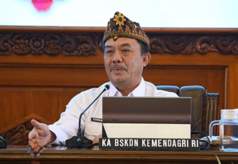 Kepala BSKDN Kemendagri Yusharto Huntoyungo saat melakukan kunjungan kerja (Kunker) ke Kota Mojokerto Provinsi Jawa Timur (Jatim). Kunjungan tersebut berlangsung di Gedung Sabha Mandala Madya Mojokerto pada Rabu, 28 Februari 2024. 