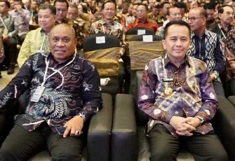 Pj Gubernur Sumatera Selatan (Sumsel) Agus Fatoni (kanan) saat menghadiri Rakor Pengawasan dan Pengendalian BKN Tahun 2024 bertema ‘Mewujudkan Netralitas Aparatur Sipil Negara (ASN) dalam Bingkai Meritokrasi Menuju Birokrasi Berkelas Dunia’ di The Stones Hotel Bali, Selasa (06/2/2024). 
