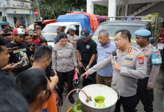 Polrestabes Surabaya Ungkap Sindikat Pengoplos LPG Bersubsidi 3 Kg ke 12 Kg