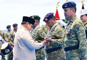Menjelang HUT Ke-80 Tentara Nasional Indonesia, puluhan Kapal Perang TNI AL tunjukkan kekuatan maritimnya di hadapan Presiden RI Jenderal TNI (Purn.) Prabowo Subianto