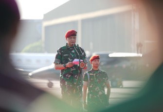 DanKoopssus TNI Brigjen TNI Yudha Airlangga, S.E. pada saat memimpin Apel  Pemberangkatan Peserta Latihan Gabungan Bersama (Latgabma) Trisula Wyvern dan Talisman Sabre 2025