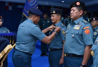 Perwira Tinggi TNI AL saat Terima Brevet Kehormatan Principal Warfare Officer