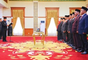 Gubernur Kepri Ansar Ahmad saat Lantik BPSK Batam