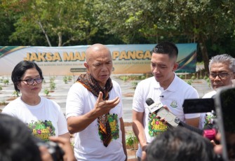 Jaksa Agung Muda Intelijen (Jamintel) Prof. Dr. Reda Manthovani memimpin acara Penanaman Holtikultura Bibit Cabai dan Bawang Merah Program Jaksa Mandiri Pangan di Kabupaten Lebak, Provinsi Banten. 